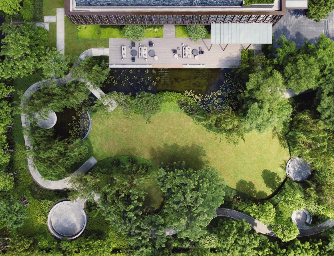 Kimpton Maa-Lai Bangkok By Ihg Hotel Eksteriør billede Aerial view of the garden