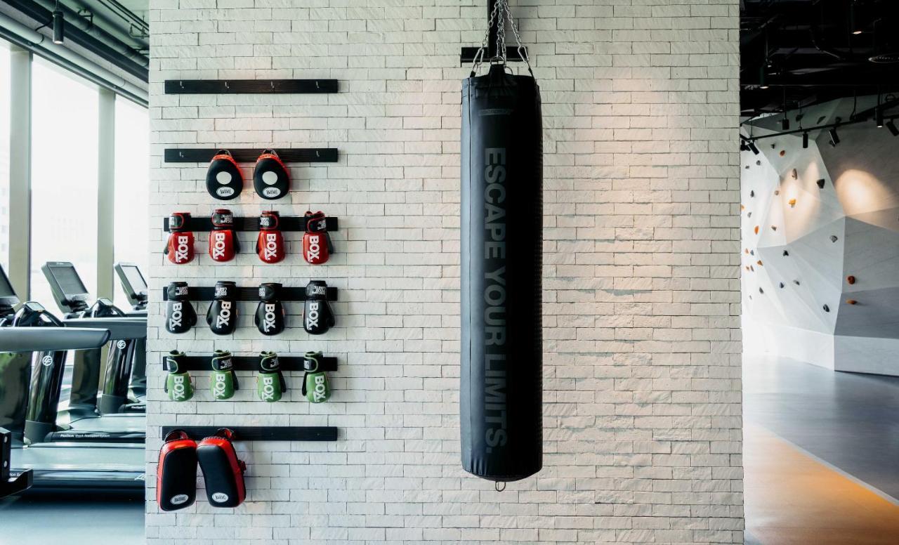 Kimpton Maa-Lai Bangkok By Ihg Hotel Eksteriør billede Heavy bag