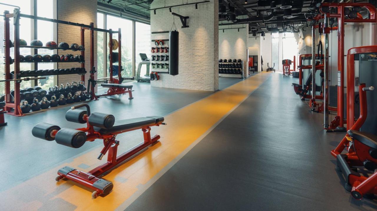 Kimpton Maa-Lai Bangkok By Ihg Hotel Eksteriør billede The gym at the hotel