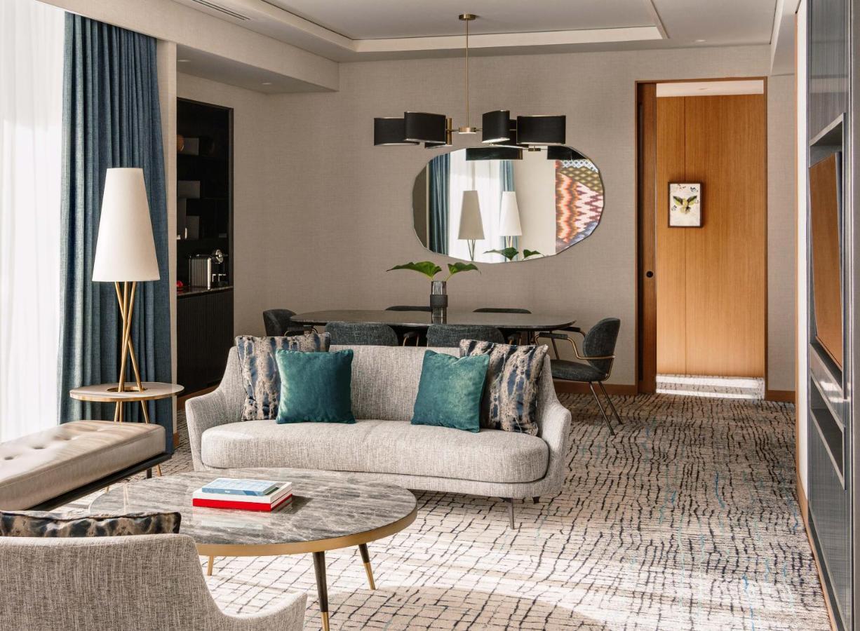 Kimpton Maa-Lai Bangkok By Ihg Hotel Eksteriør billede A suite at The Standard London