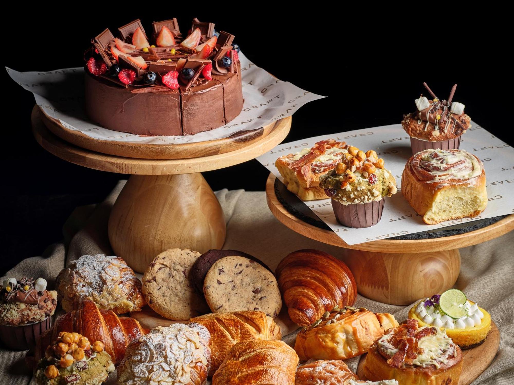 Kimpton Maa-Lai Bangkok By Ihg Hotel Eksteriør billede A selection of pastries