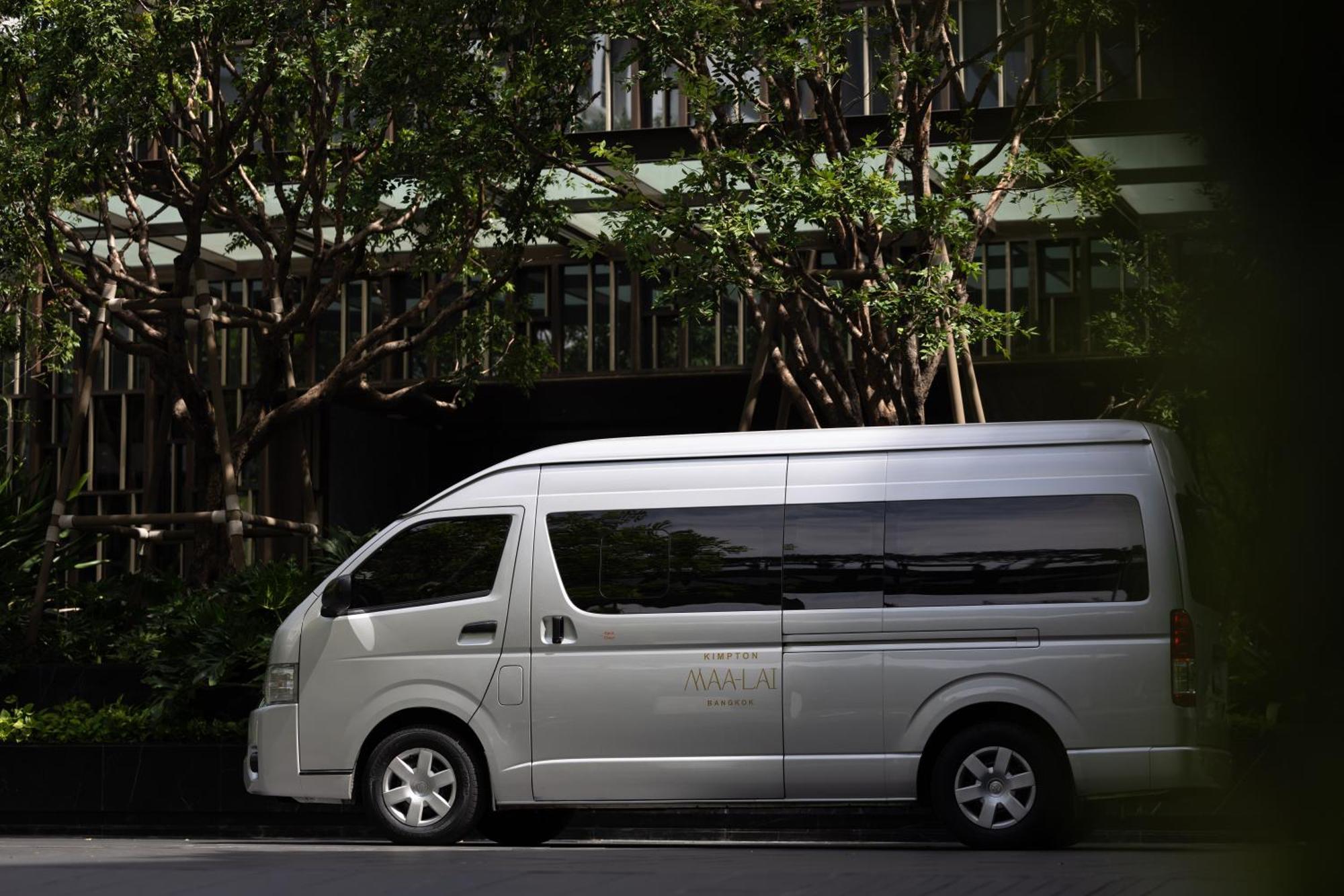 Kimpton Maa-Lai Bangkok By Ihg Hotel Eksteriør billede Toyota HiAce